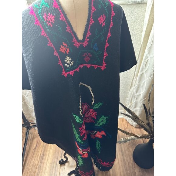 Vtg Wool Mexican Embroidered Poncho Floral Cross-Stitch Fringe Boho Hippie O/S - Picture 12 of 16